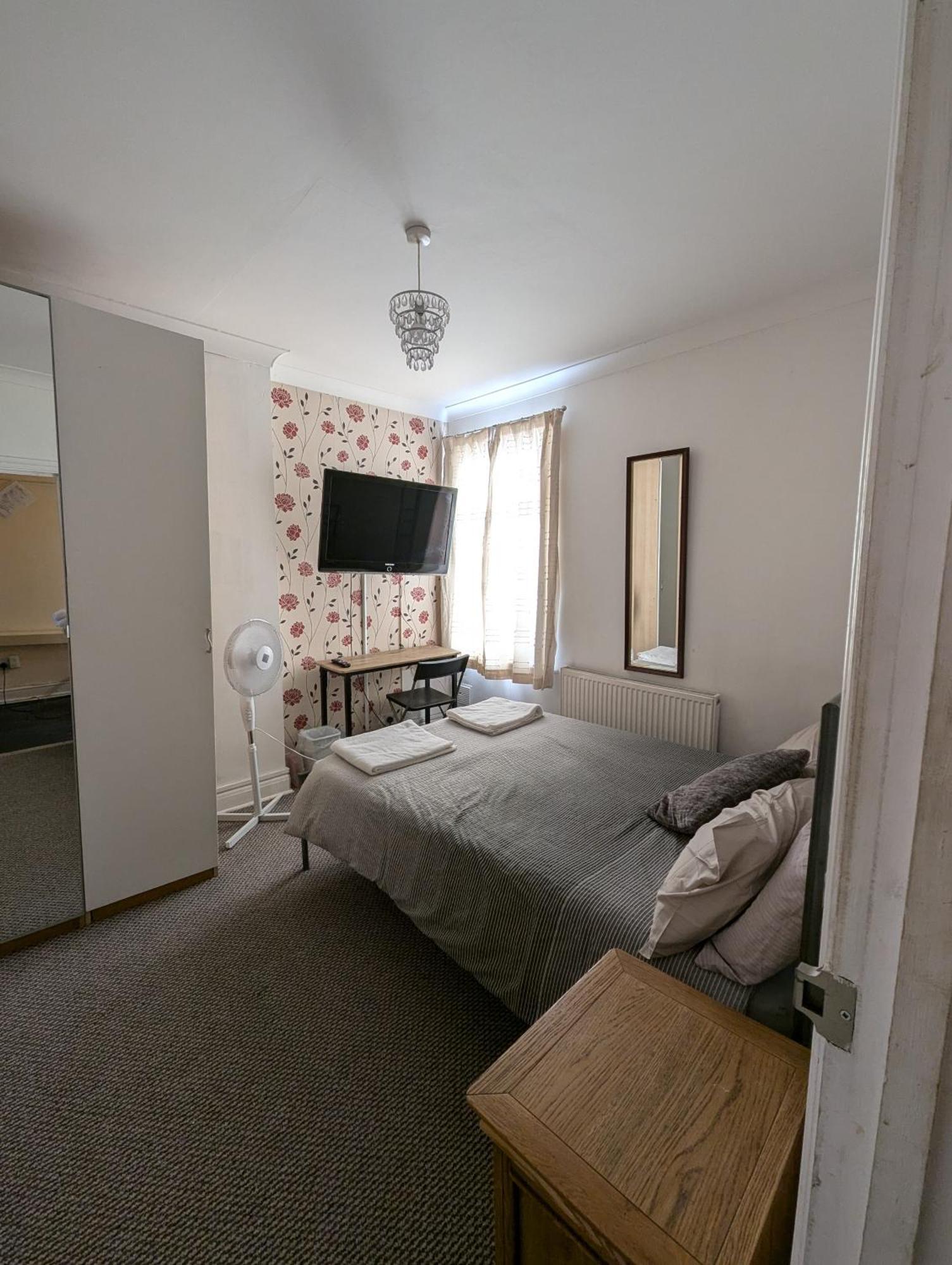 3 Portland Road Apartment Southall Ngoại thất bức ảnh